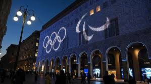 詹姆斯称单打独斗非赢球之道，强调传球与挡拆战术